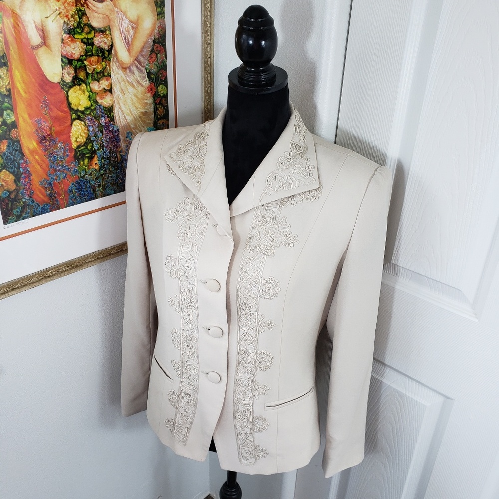 Executive Collection Cream Colored Detailed Blazer